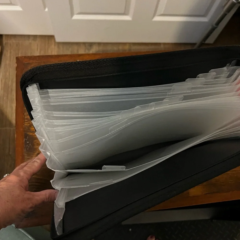 Like new Staples TRU RED Accordion File 7-Pocket